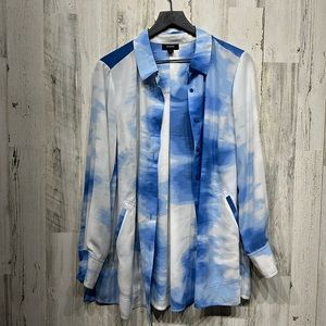 Women’s Alfani button down- blue and white size 1X excellent condition!